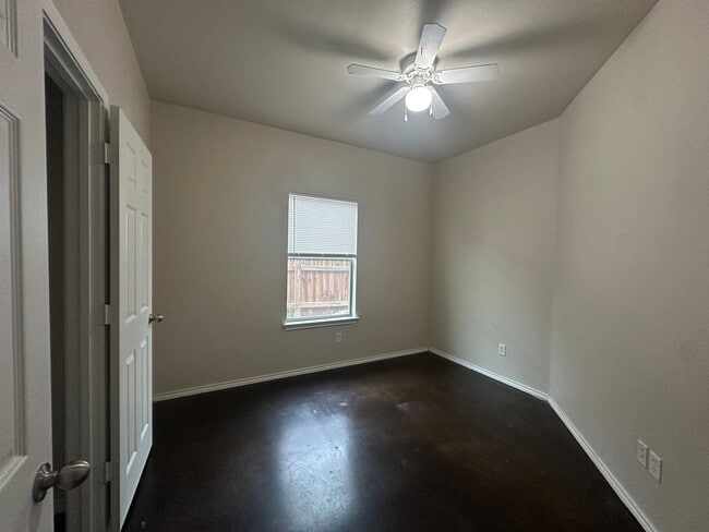 Building Photo - 5731 Golf Heights