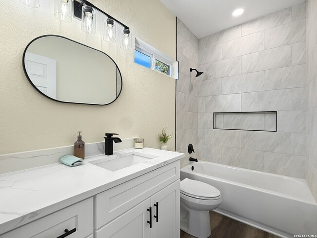 Building Photo - 656 Skyline Dr