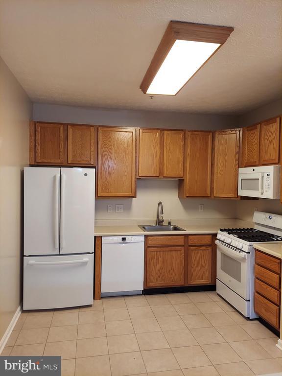 Building Photo - 8089 Brookstone Ct