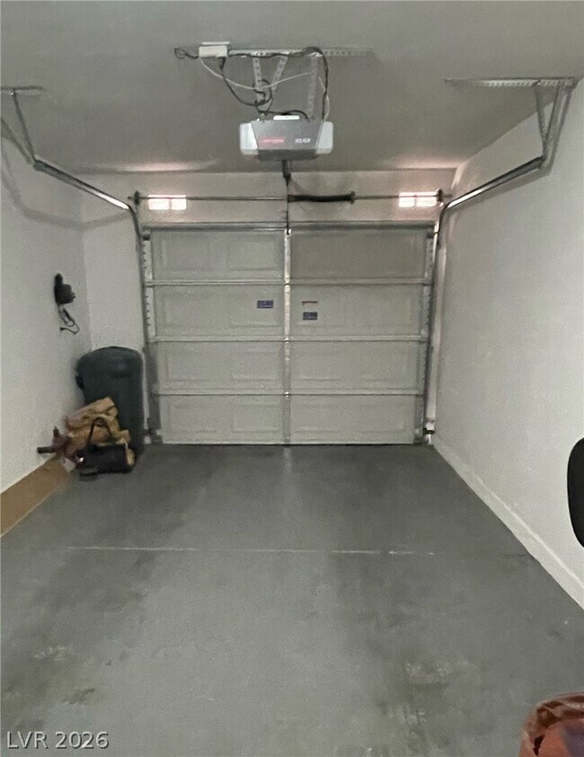 Building Photo - 2760 Stargate St