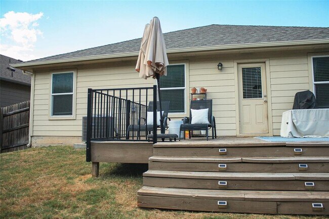 Building Photo - 2209 Bettylou Ln