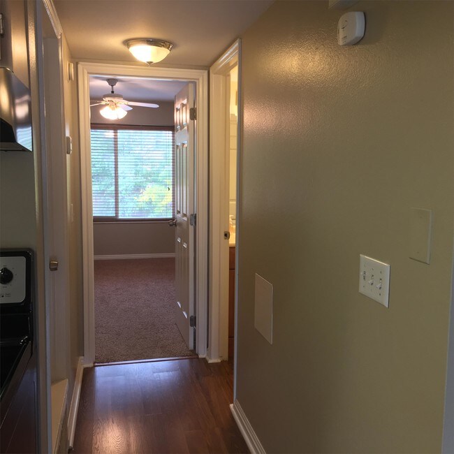 Building Photo - 953 Springcrest Ct