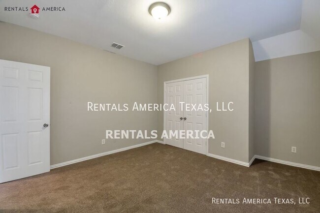 Building Photo - Villas at Suncreek, Allen! Beautiful 5 Bed...