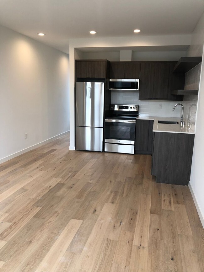 Building Photo - 2Bd/2Ba Seattle Townhome