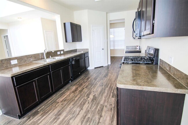 Building Photo - 29438 Westhope Dr
