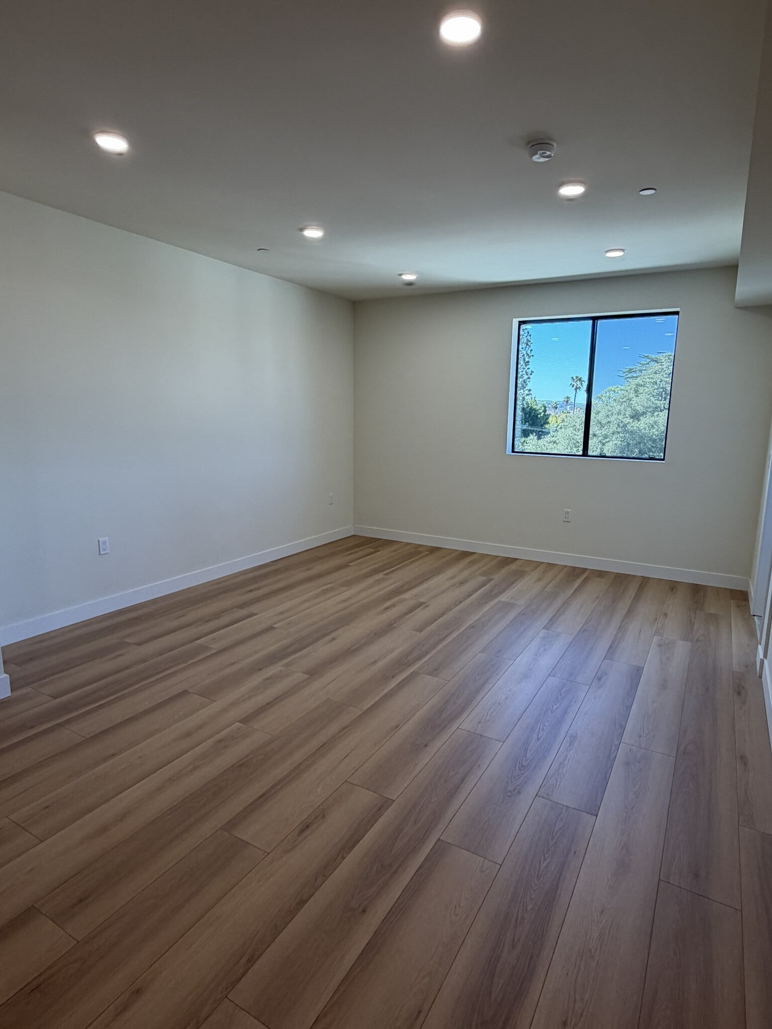 Building Photo - 14535 Weddington St