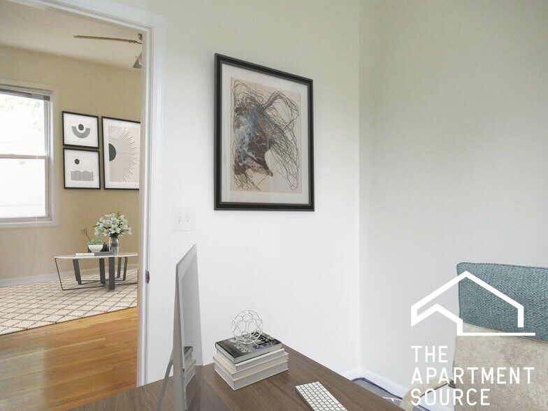 Building Photo - 2424 N Greenview Ave