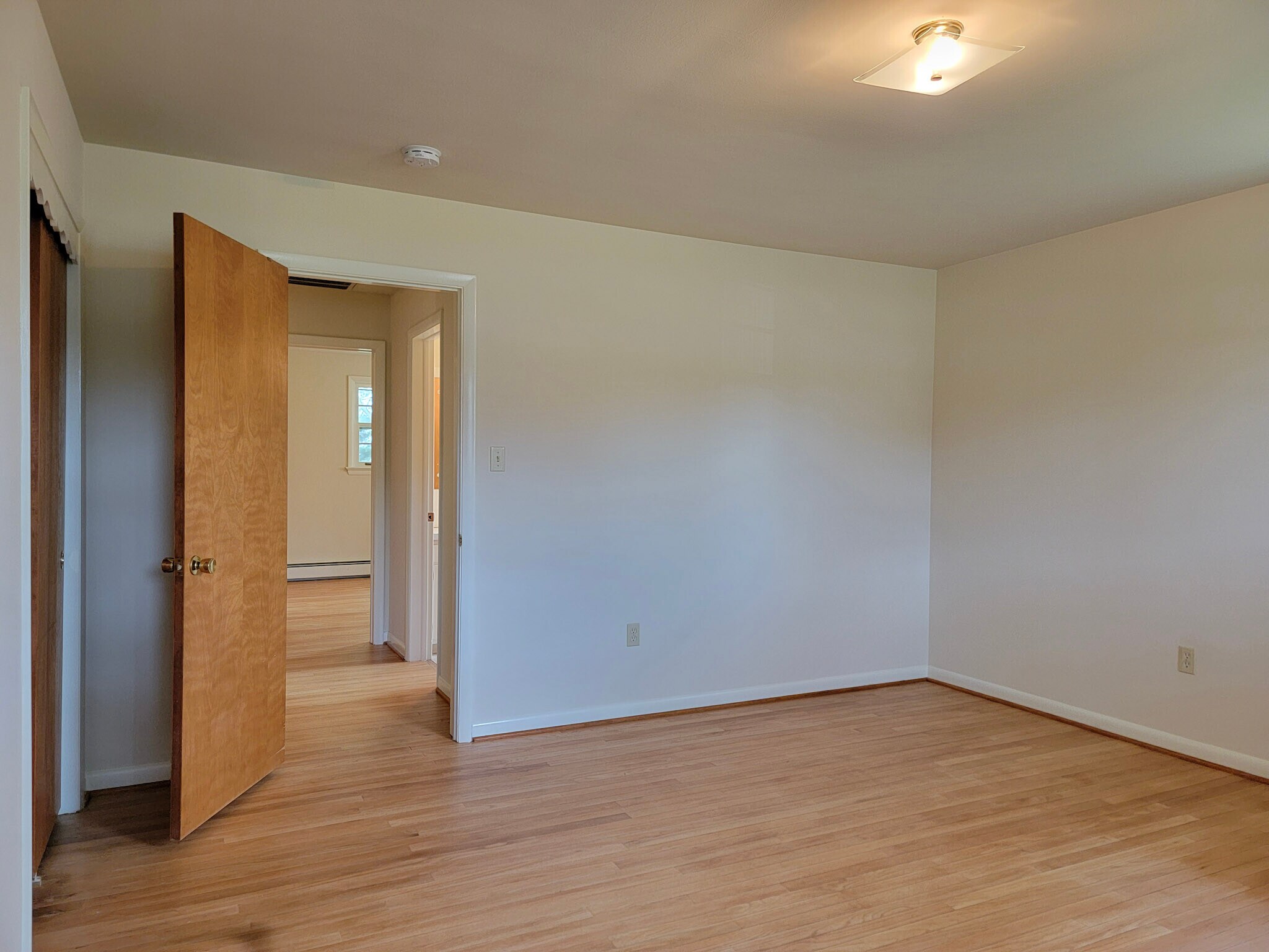 Building Photo - 609 W Orange St