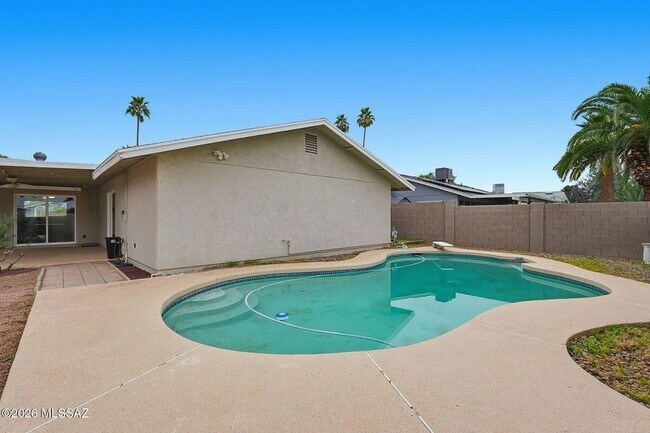 Building Photo - 4526 S Terrace Rd