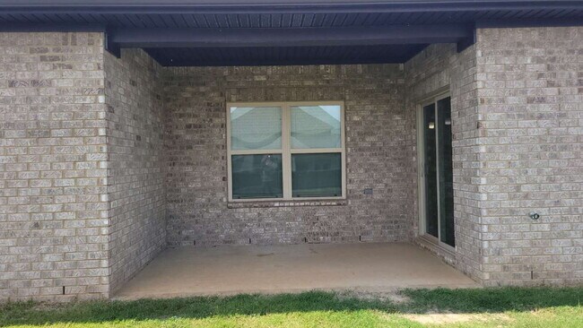 Building Photo - Huntsville Haven with Granite Elegance!" D...