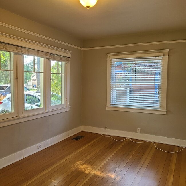 Building Photo - Diamond Duplex