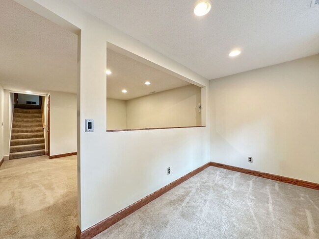 Building Photo - 3830 Union Terrace Ln N
