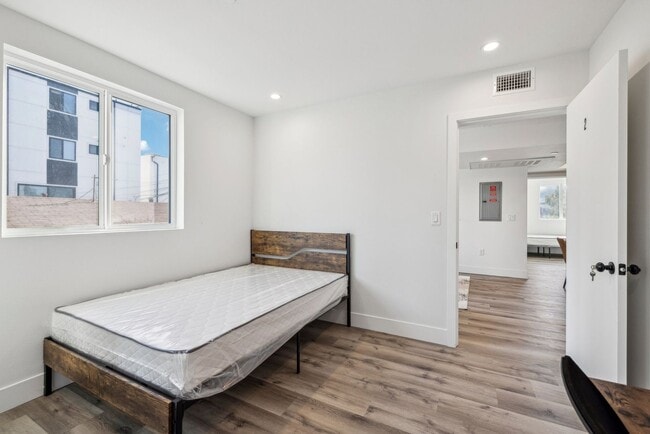 Building Photo - 3437 S Catalina St