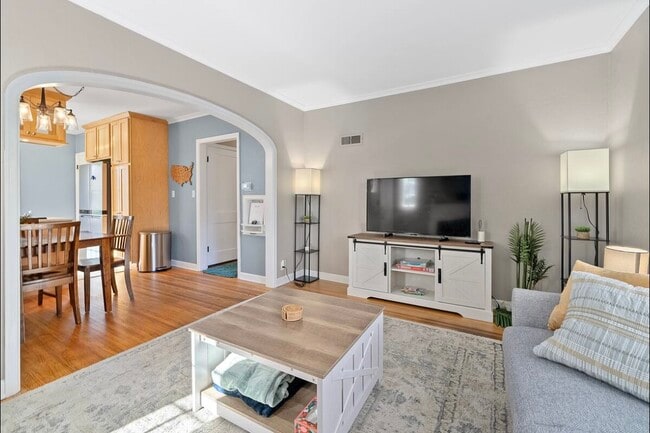 Primary Photo - 2116 W 21st St