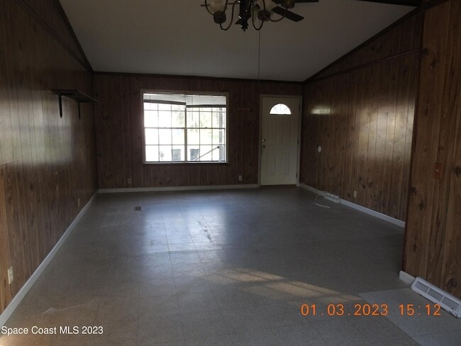 Building Photo - 484 Bridgeport Ave NW