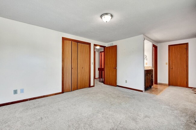 Building Photo - 436 Dutch Hill Dr
