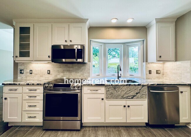 Building Photo - Updated Ranch Style Home in Prairie Villag...
