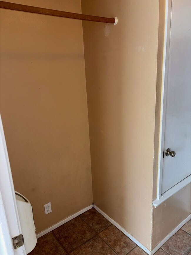 Building Photo - 3 Bedroom 2 Bathroom Georgetown Home