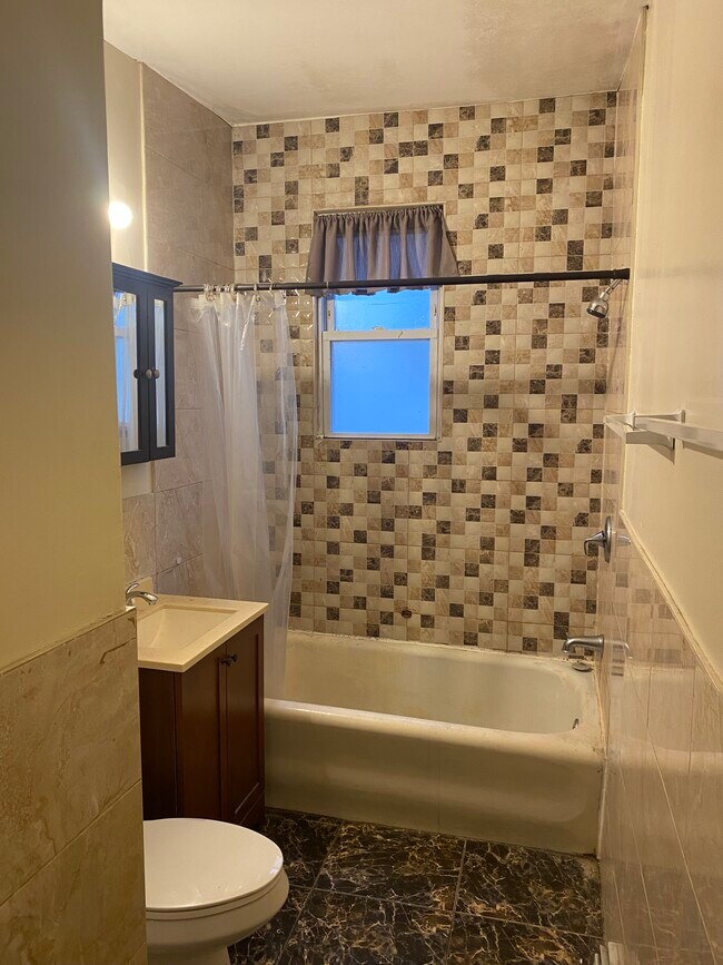 Building Photo - 307 Goldsmith Ave