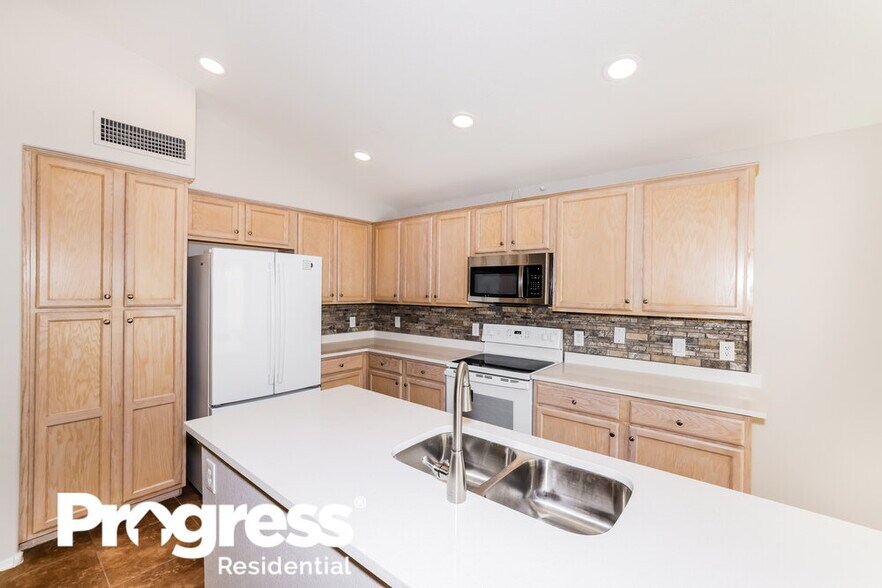 Building Photo - 13661 N 79th Ln