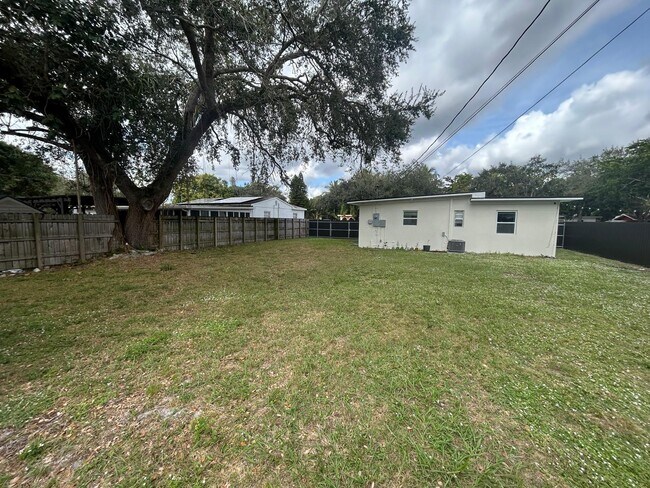 Building Photo - 1230 NW 125th St