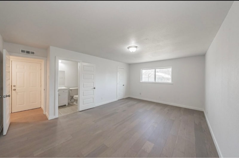 Building Photo - 3506 S Elm Dr