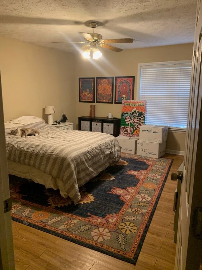 Building Photo - Gorgeous Duplex Available May 2026!