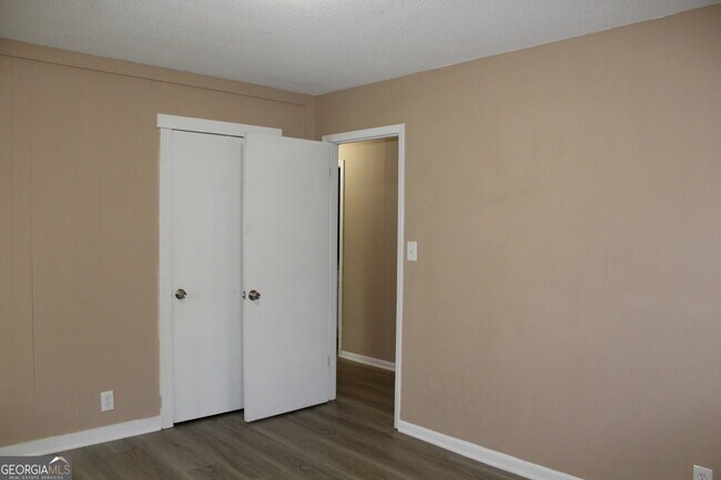 Building Photo - 289 Bruce St