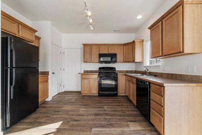 Building Photo - 7761-7784 Wyeth Ct