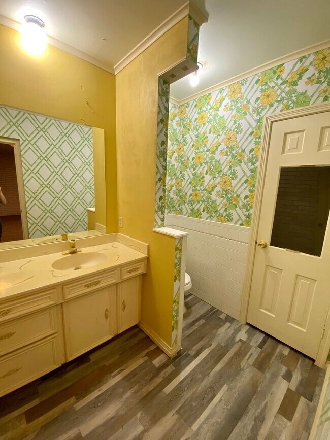 Building Photo - 3 bed 2.5 with awesome basement near Tech now available