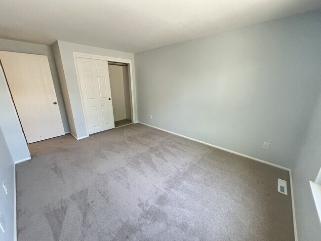 Building Photo - 7052 E Briarwood Dr