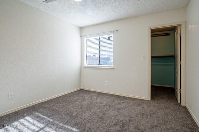 Building Photo - 7041 Falling Leaf Cir