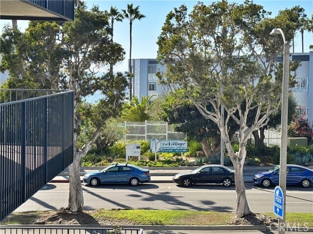 Building Photo - 230 S Catalina Ave