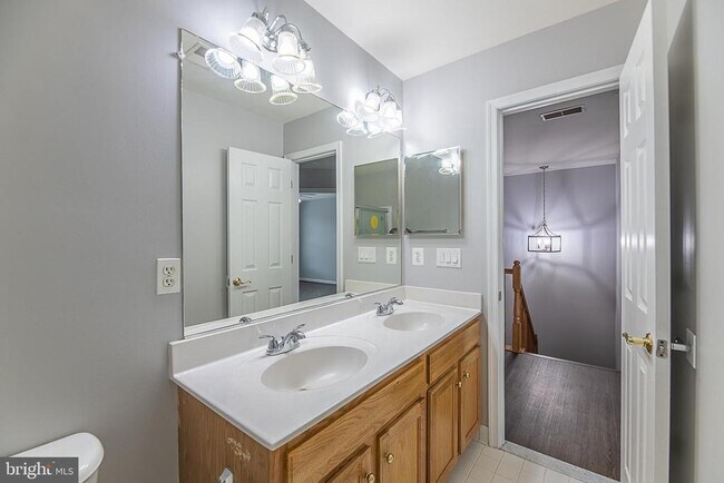 Building Photo - 24635 Kings Canyon Square