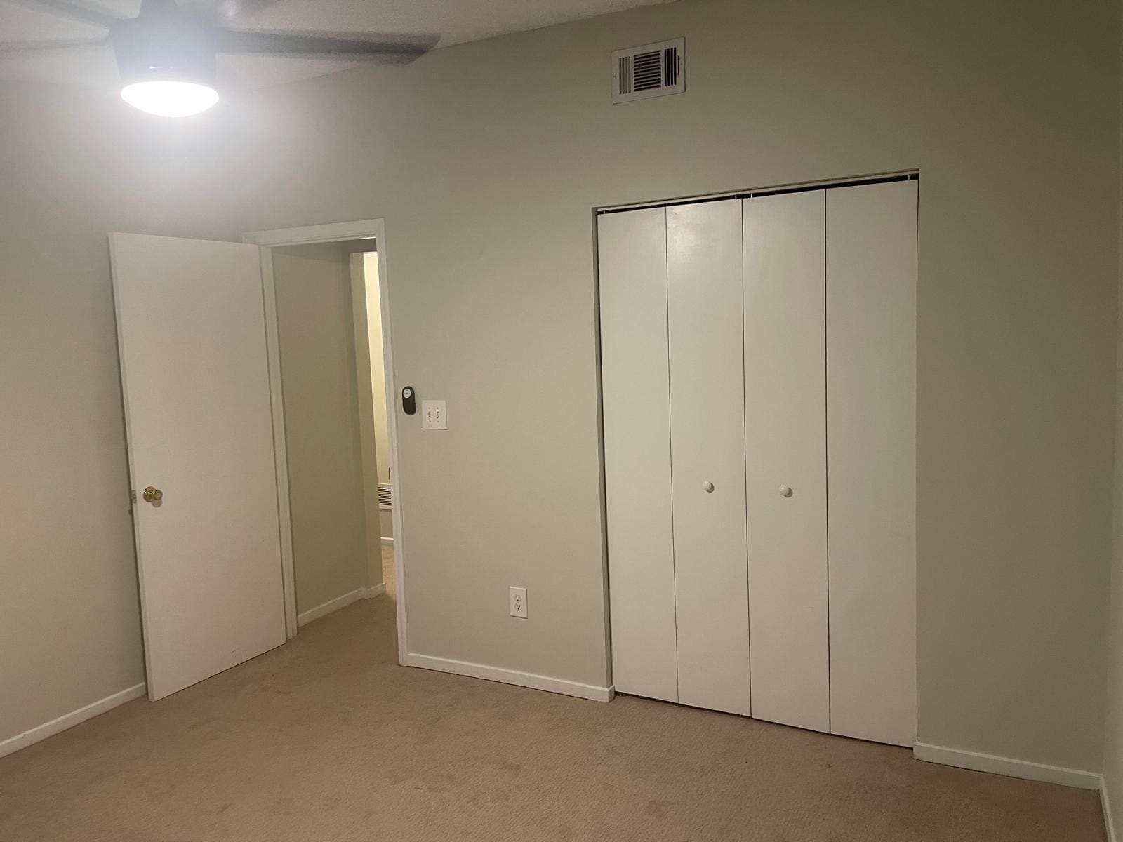 Room #1 - 6822 Glenridge Dr