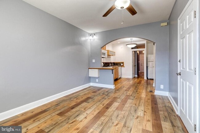 Building Photo - 422 Folcroft St