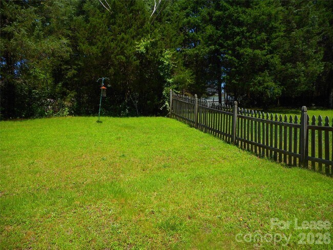 Building Photo - 1018 Fountainbrook Dr