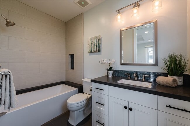 Building Photo - 505 14th St