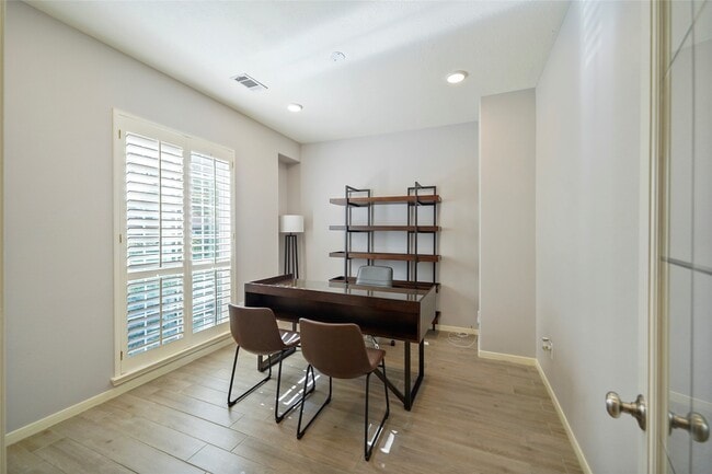 Building Photo - 18619 Camellia Estates Ln