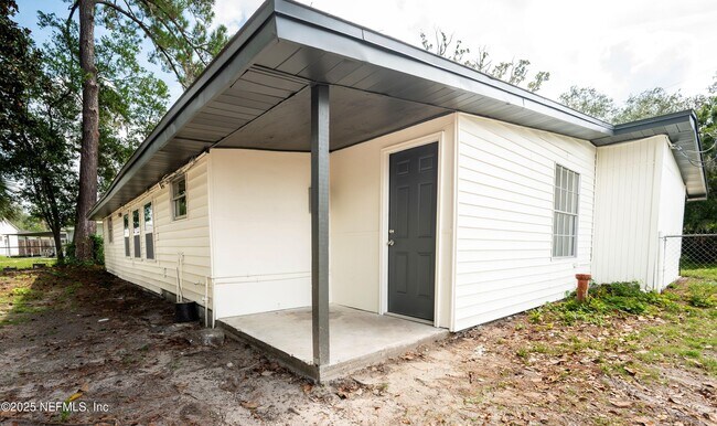 Building Photo - 313 Suzanne Dr