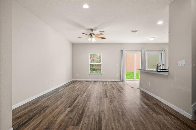 Building Photo - 1875 Sommarie Wy