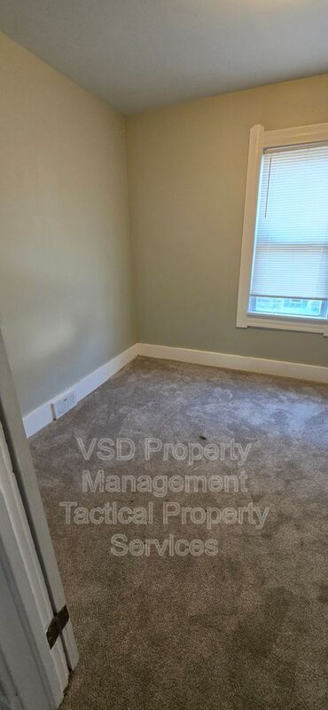 Building Photo - 3062 W 51st St