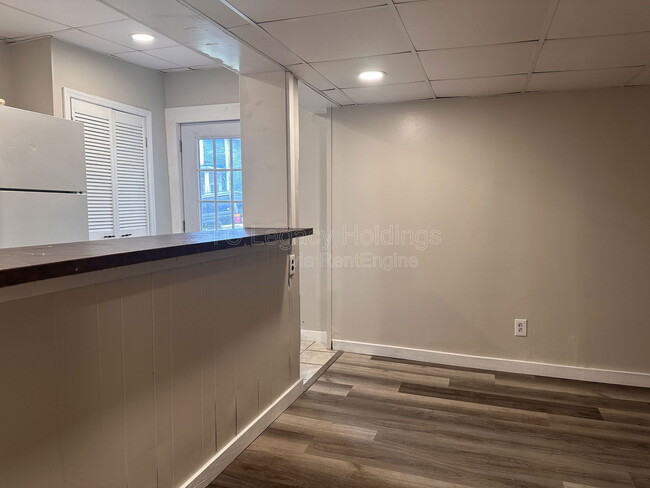 Building Photo - 388 Broaddus Ave