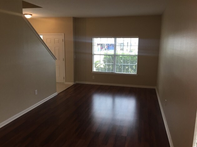 Building Photo - 1779 Ferncreek Dr
