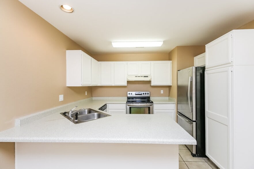 Building Photo - 1915 S 39th St