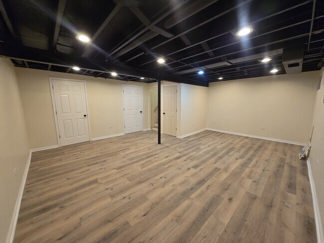Building Photo - 11575 S Racine Ave