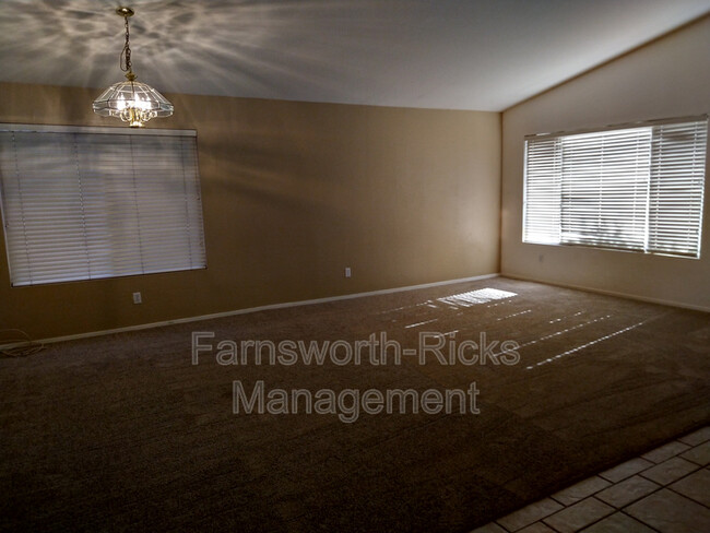 Building Photo - 292 W Shannon St