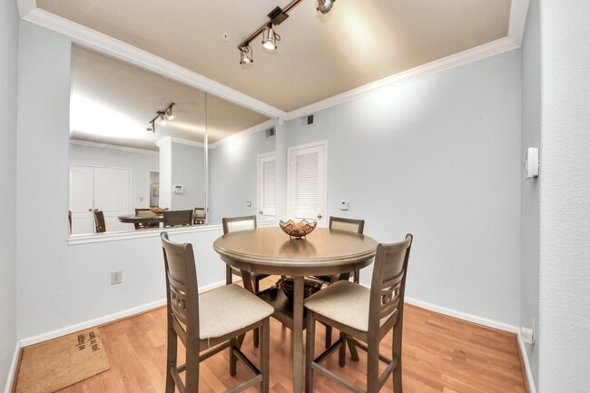 Building Photo - 1711 Old Spanish Trl