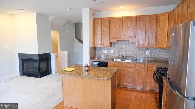 Building Photo - 314 East Wainscot Drive