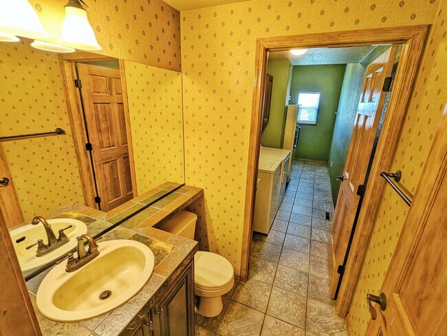 Building Photo - Gorgeous 5b 3b Single Family Home w/ a View